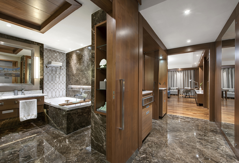 EDIT Regnumcarya Crownvilla Room5 Bathroom 06.Jpg