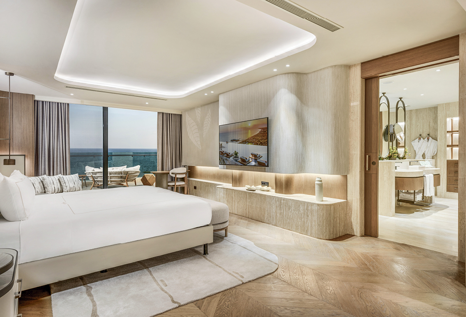 EDIT Regnum The Crown Crown Horizon Suite Master Bedroom 01.Jpg