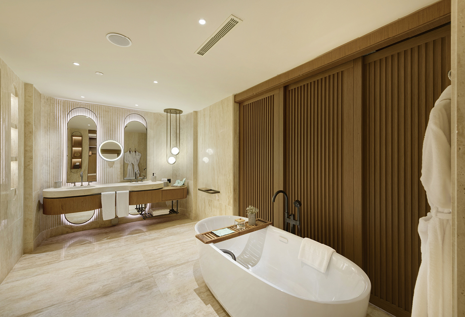 EDIT Regnum The Crown Panoramic Suite (13).Jpg