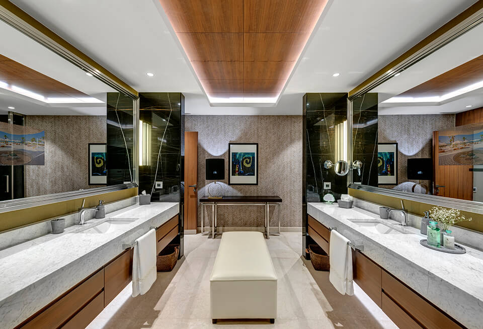 Regnumcarya Crown Villa Master Bedroom Bathroom