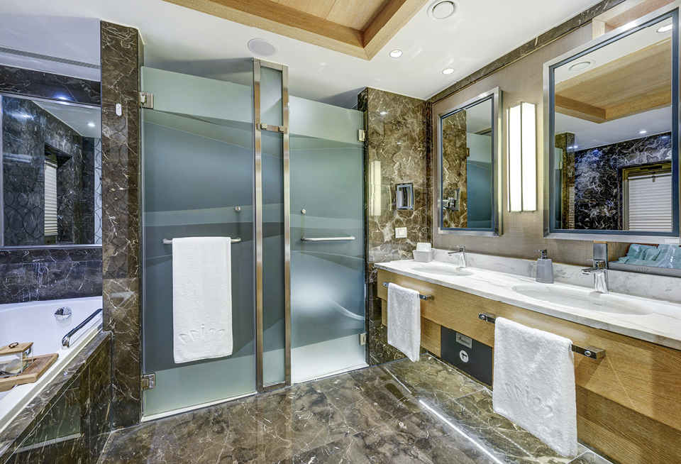 EDIT Regnumcarya Pearlpoolroom Bathroom 06 .Jpg