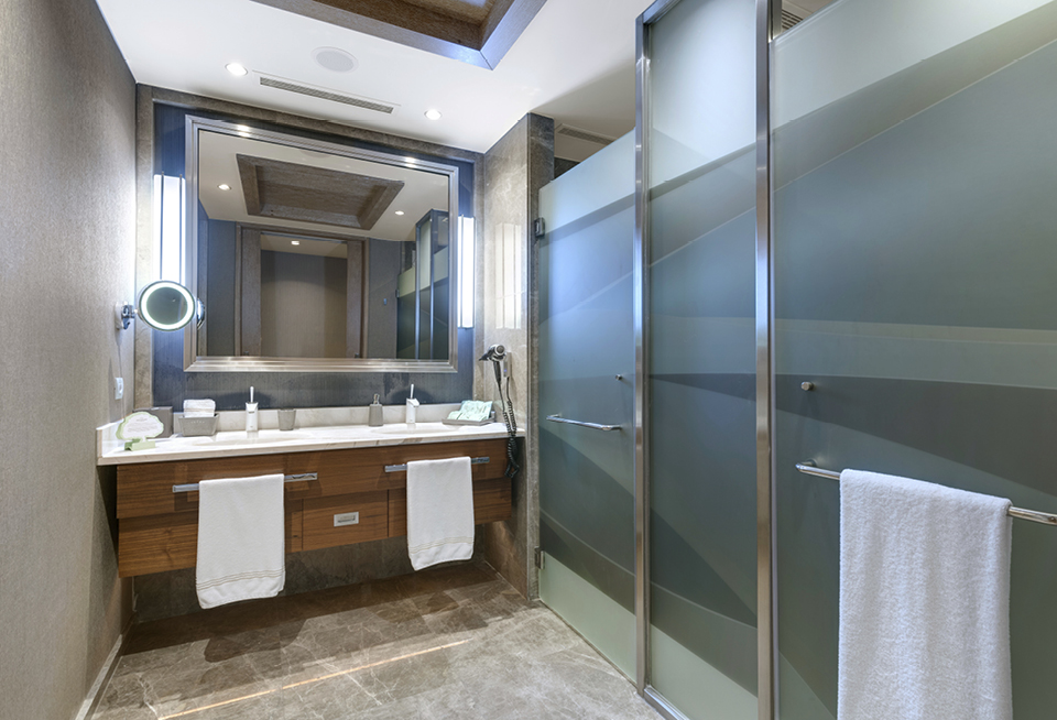EDIT Regnumcarya Tiaravilla Room4 Bathroom 13.Jpg