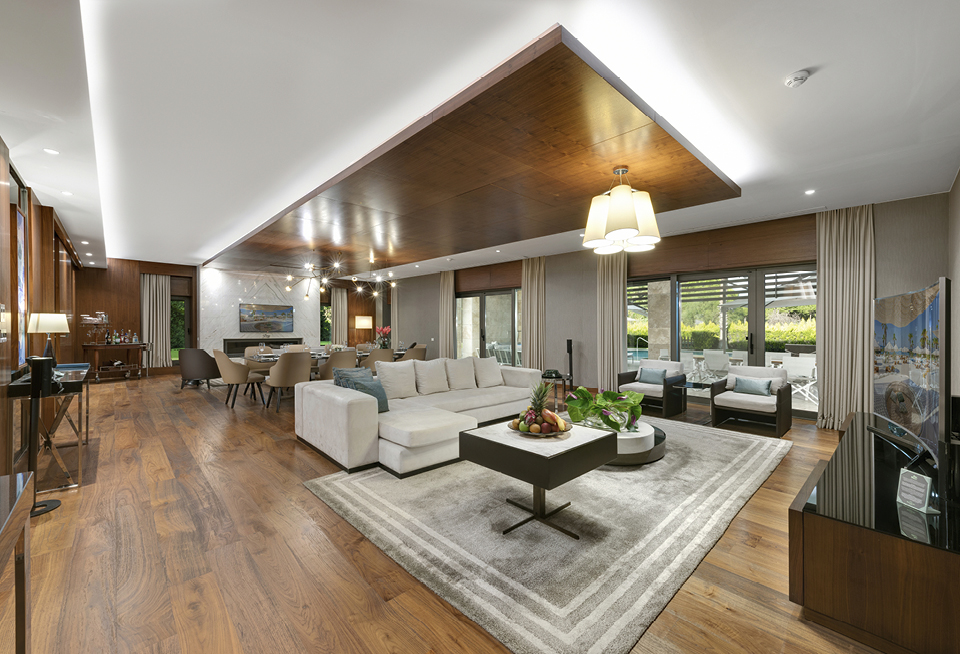 EDIT Regnumcarya Tiaravilla Livingroom 05.Jpg