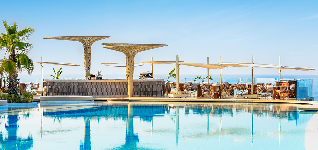 REGNUM THE CROWN Seven Infinity Pool Lounge 01 Slider