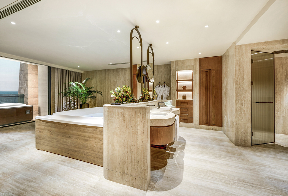 EDIT Regnum The Crown Crown Horizon Suite Master Bedroom 06.Jpg